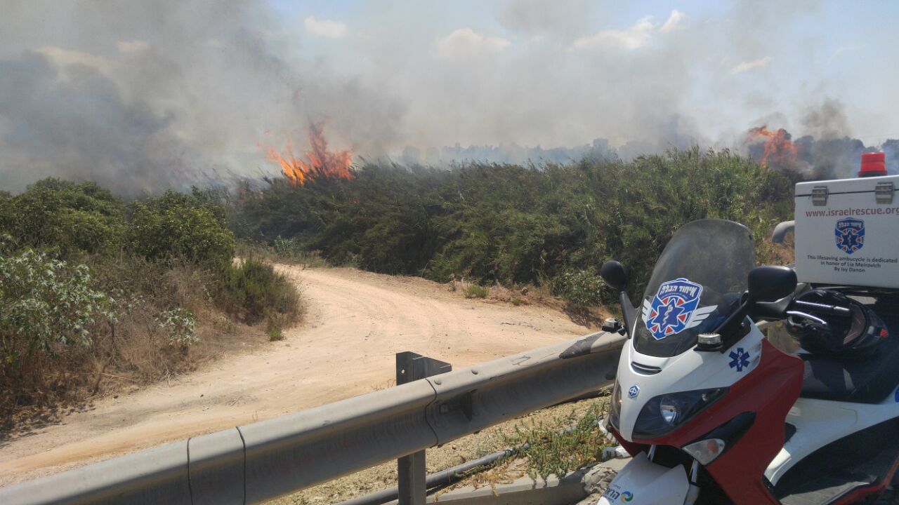 שריפה צומת ירקונים פתח תקווה (1)