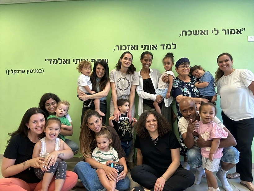 בתמונה אחת הקבוצות שהשתתפו בפרויקט אל הגן