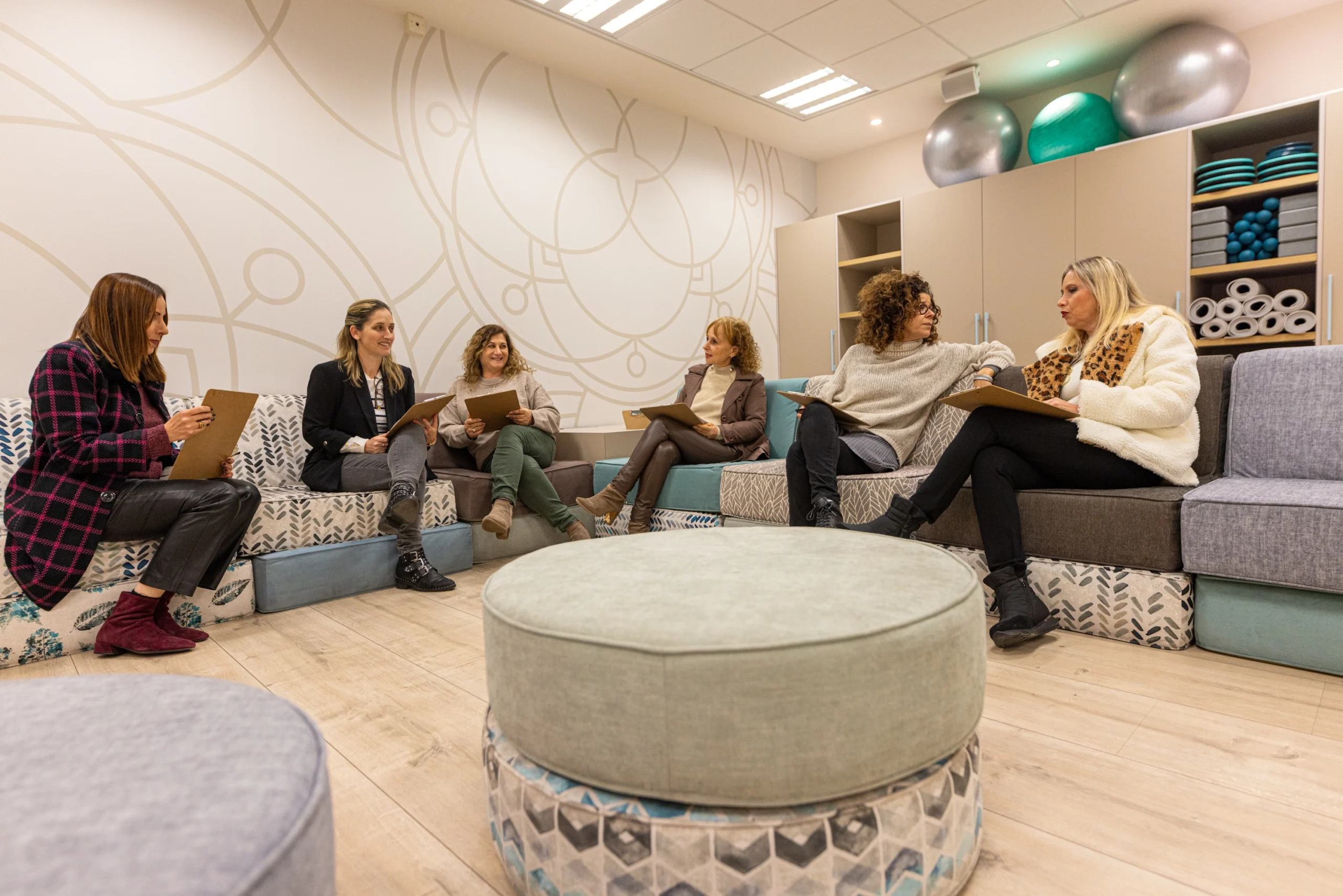 קבוצת נשים, צוותי חינוך מפתח תקווה, משתתפות בסדנה במרכז To Be קבוצת נשים, צוותי חינוך מפתח תקווה, משתתפות בסדנה במרכז To Be.