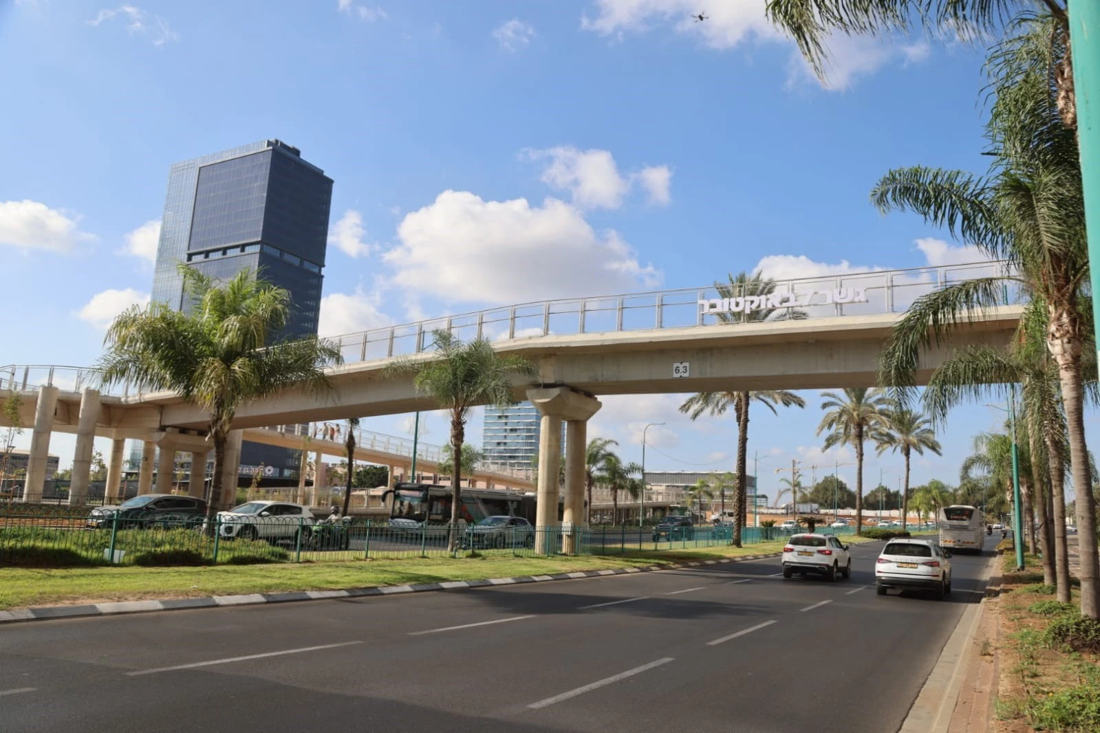 גשר השבעה באוקטובר החדש בפתח תקווה