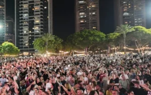 אווירה שמחה של חגיגה יוונית בפסטיבל יאסו בפתח תקווה