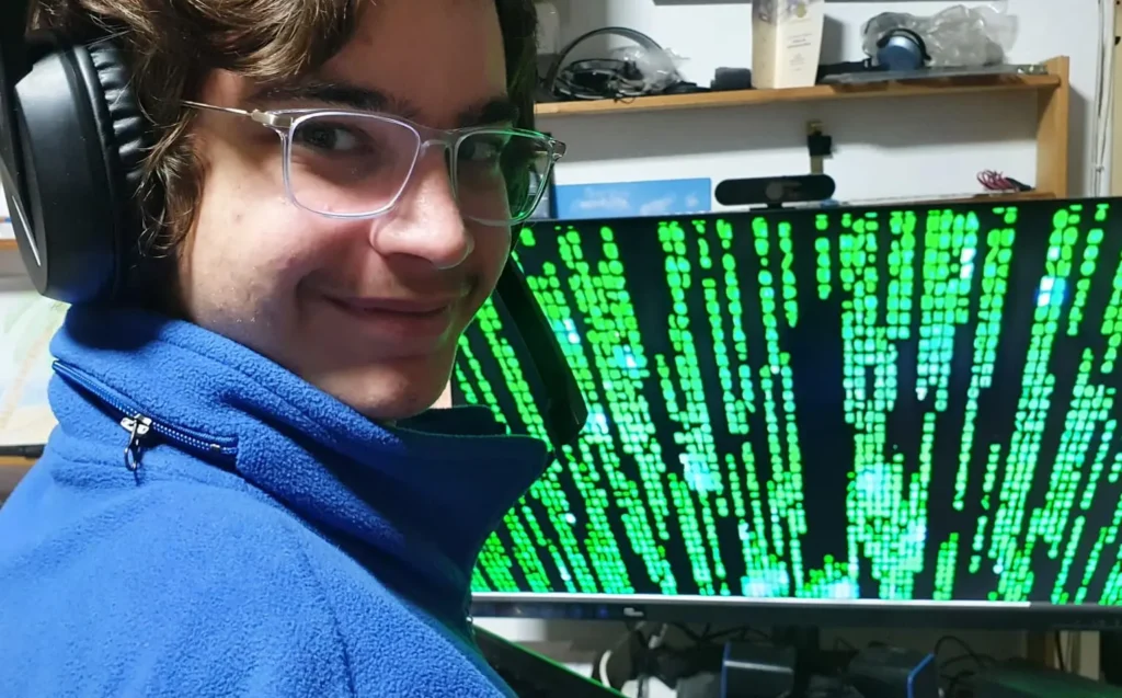 גד שלי תלמיד אמית בר אילן פתח תקווה שהתקבל לנבחרת הסייבר הלאומית