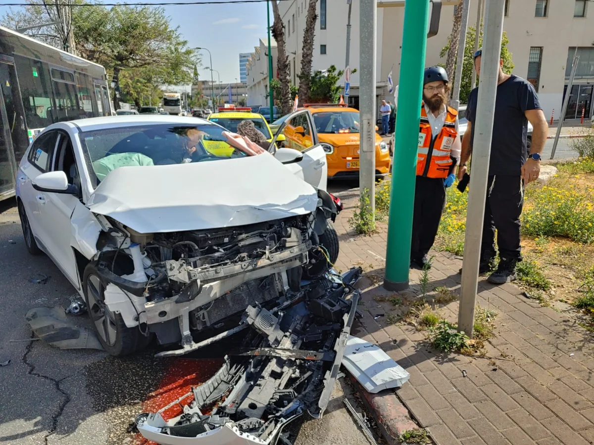 זירת תאונת דרכים ברחוב היצירה פתח תקווה