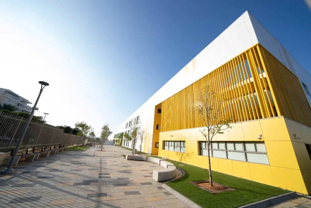 תלמידות תוכנית ממריאות לומדות סייבר בפתח תקווה