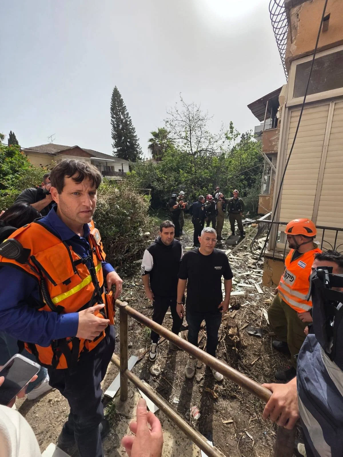 נזקי פגיעות טילים בפתח תקווה במהלך חג הפסח