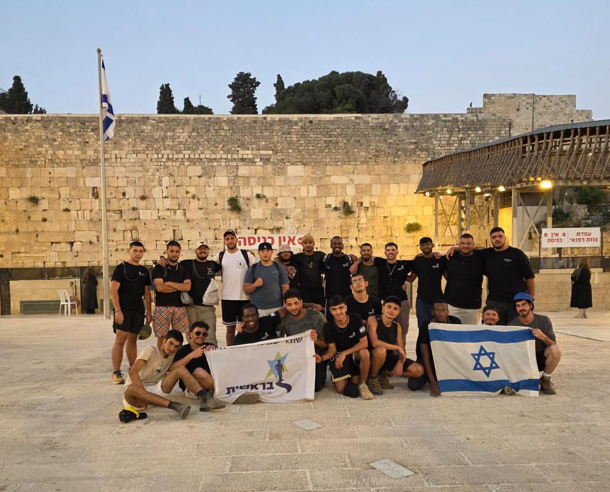 חניכי מכינה בראשית במסע רגלי לירושלים פתח תקווה