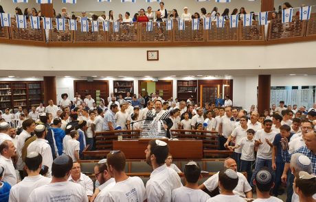 תיעוד: תפילות יום העצמאות בבתי הכנסת בפ”ת