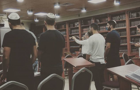 אדון הסליחות: זמני אמירת סליחות לבני עדות המזרח בפ"ת תשפ"א