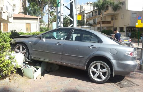 תיעוד: תאונת דרכים קשה במרכז פ”ת השביתה את החשמל במס’ רחובות