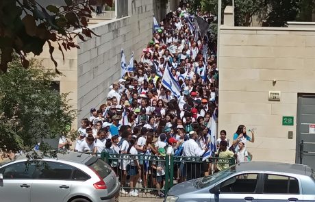 מוסדות החינוך בפתח תקווה צעדו לכבוד ירושלים