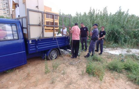 נתפס על חם: רכב אלטאזאכן שופך פסולת בניין בפתח תקווה
